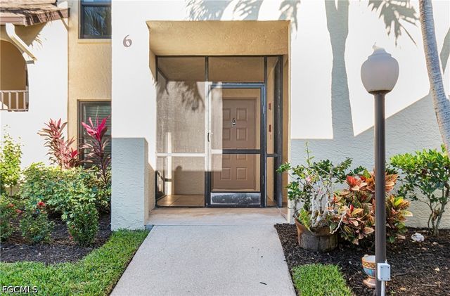 8302 Charter Club CIR 6, Fort Myers, FL 33919