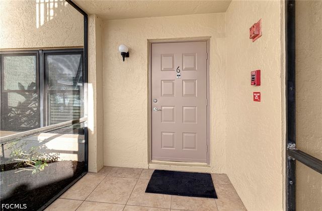 8302 Charter Club CIR 6, Fort Myers, FL 33919