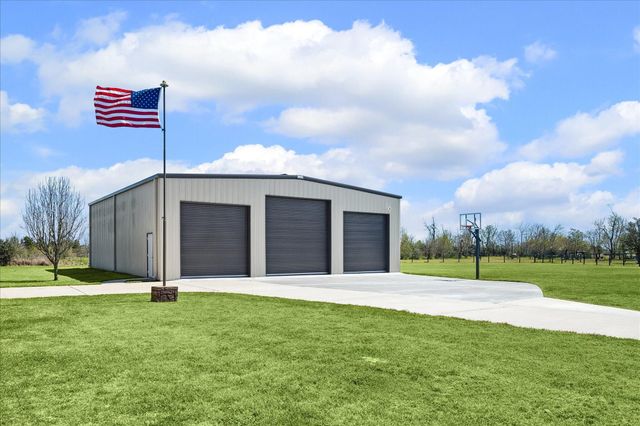 2970 Settlers Way Drive, Sealy, TX 77474