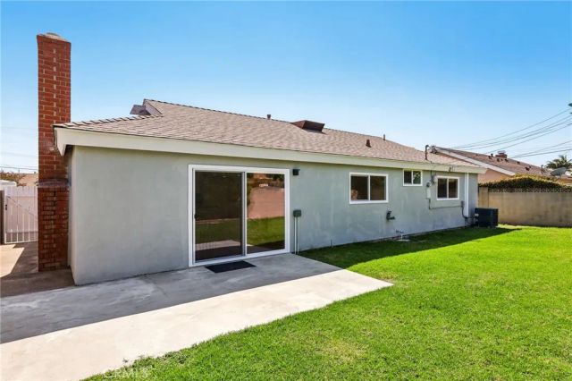 17191 Kampen Lane, Huntington Beach, CA 92647