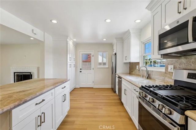17191 Kampen Lane, Huntington Beach, CA 92647