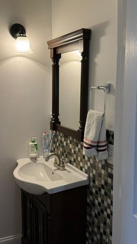 10 Dell St, Malden, MA 02148