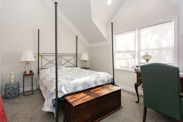 10 Dell St, Malden, MA 02148