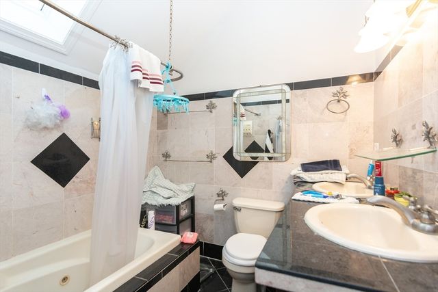 10 Dell St, Malden, MA 02148