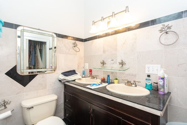 10 Dell St, Malden, MA 02148