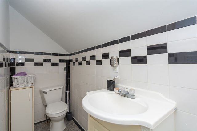 10 Dell St, Malden, MA 02148