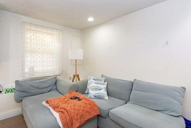 10 Dell St, Malden, MA 02148