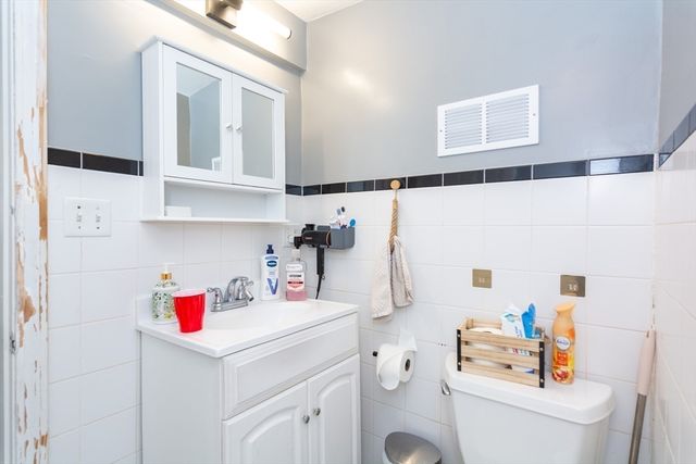 10 Dell St, Malden, MA 02148