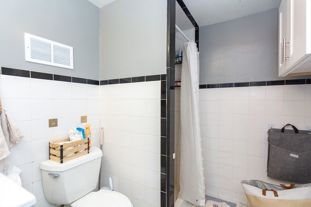 10 Dell St, Malden, MA 02148