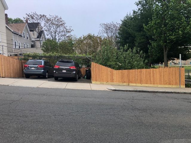 10 Dell St, Malden, MA 02148