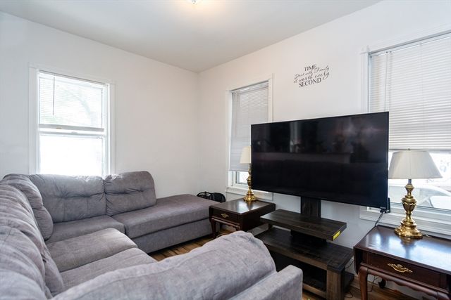 10 Dell St, Malden, MA 02148