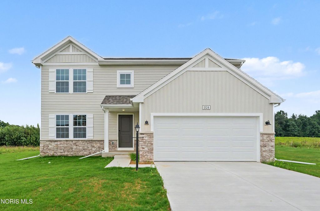1083 Lakeside Lane, Oregon, OH 43616