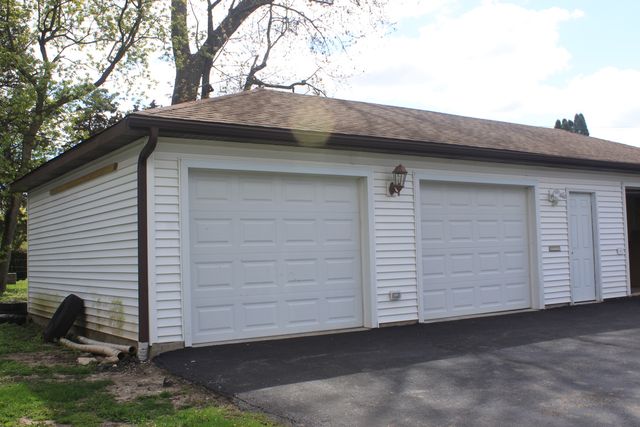 63 Pine Court, Crystal Lake, IL 60014