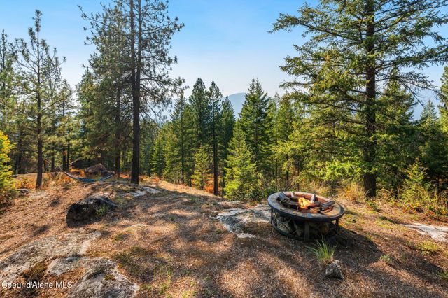 1758 Giles Connection Rd, Bonners Ferry, ID 83805