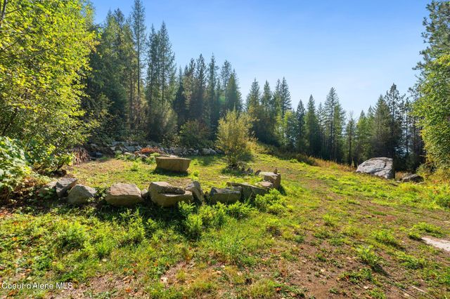 1758 Giles Connection Rd, Bonners Ferry, ID 83805