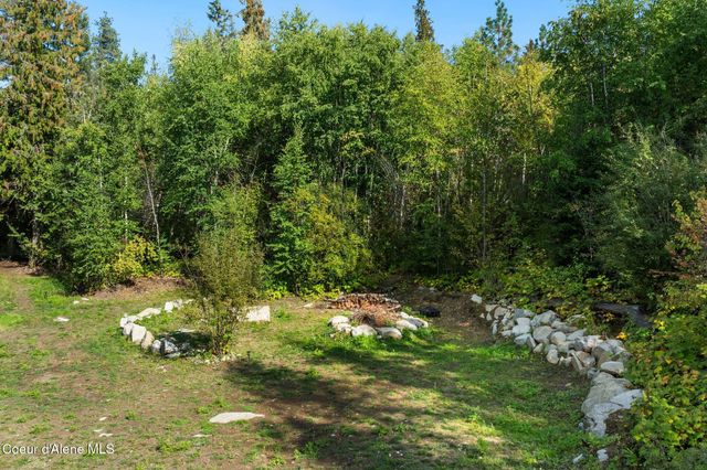 1758 Giles Connection Rd, Bonners Ferry, ID 83805