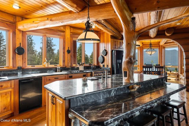 1758 Giles Connection Rd, Bonners Ferry, ID 83805