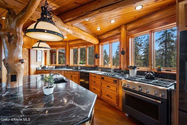 1758 Giles Connection Rd, Bonners Ferry, ID 83805