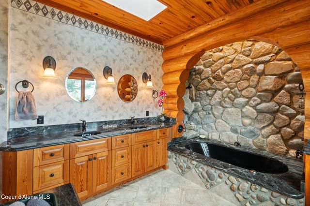 1758 Giles Connection Rd, Bonners Ferry, ID 83805