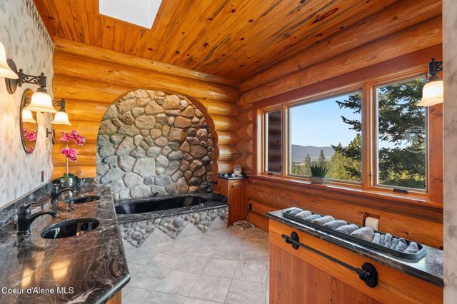 1758 Giles Connection Rd, Bonners Ferry, ID 83805