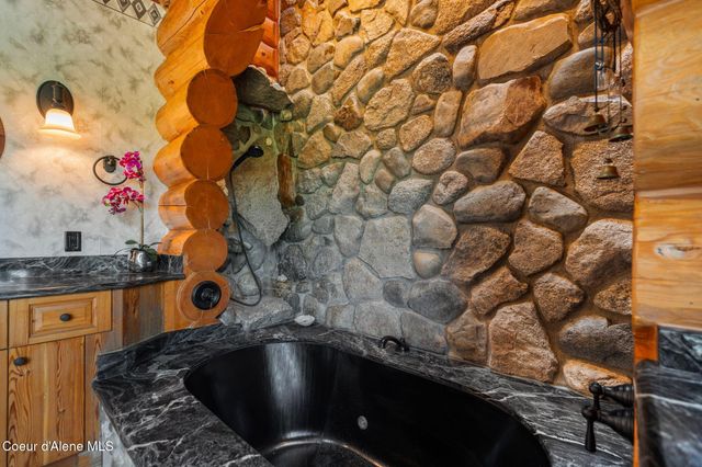 1758 Giles Connection Rd, Bonners Ferry, ID 83805