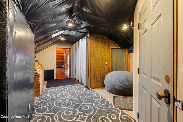 1758 Giles Connection Rd, Bonners Ferry, ID 83805