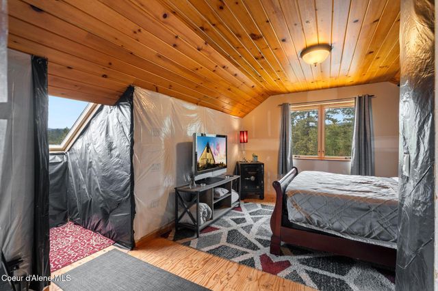 1758 Giles Connection Rd, Bonners Ferry, ID 83805