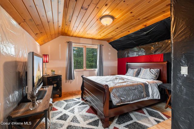 1758 Giles Connection Rd, Bonners Ferry, ID 83805