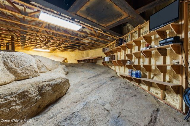 1758 Giles Connection Rd, Bonners Ferry, ID 83805