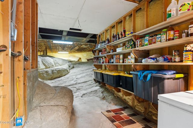 1758 Giles Connection Rd, Bonners Ferry, ID 83805