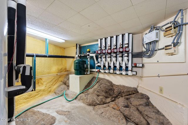 1758 Giles Connection Rd, Bonners Ferry, ID 83805