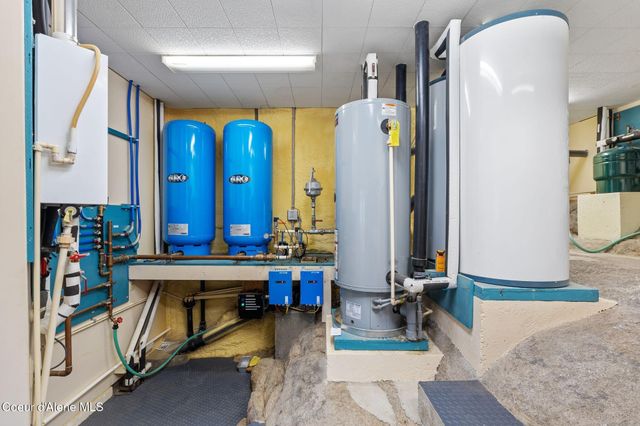 1758 Giles Connection Rd, Bonners Ferry, ID 83805