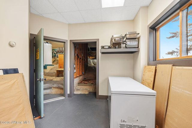 1758 Giles Connection Rd, Bonners Ferry, ID 83805