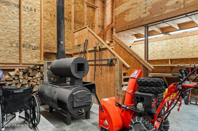 1758 Giles Connection Rd, Bonners Ferry, ID 83805