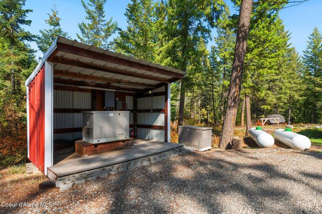 1758 Giles Connection Rd, Bonners Ferry, ID 83805