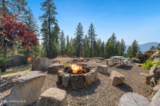 1758 Giles Connection Rd, Bonners Ferry, ID 83805