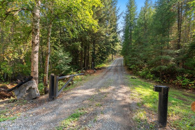 1758 Giles Connection Rd, Bonners Ferry, ID 83805