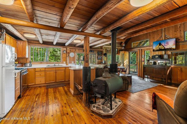 1758 Giles Connection Rd, Bonners Ferry, ID 83805