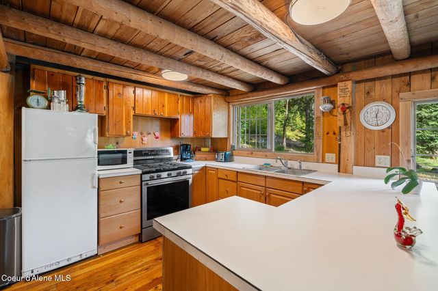 1758 Giles Connection Rd, Bonners Ferry, ID 83805