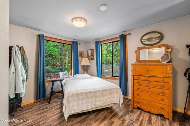 1758 Giles Connection Rd, Bonners Ferry, ID 83805