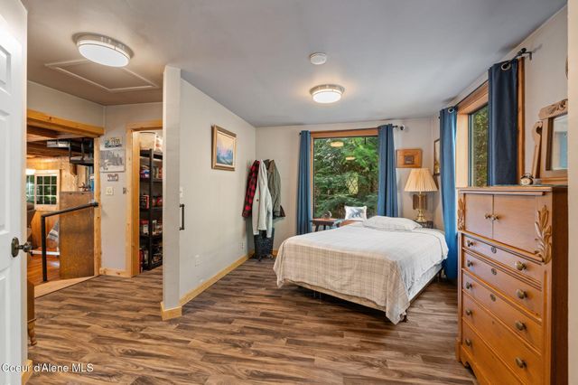 1758 Giles Connection Rd, Bonners Ferry, ID 83805