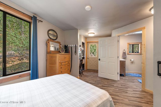 1758 Giles Connection Rd, Bonners Ferry, ID 83805