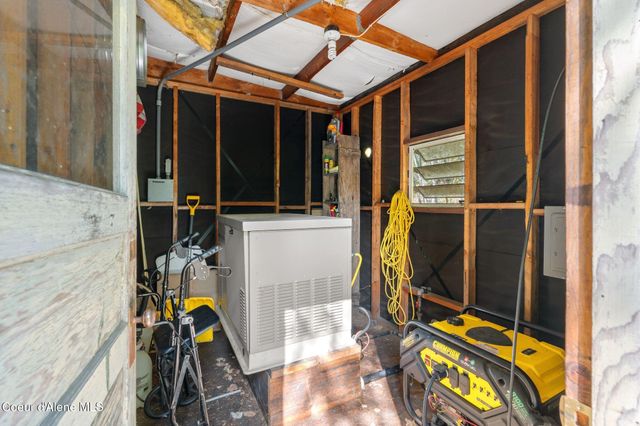 1758 Giles Connection Rd, Bonners Ferry, ID 83805