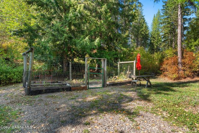 1758 Giles Connection Rd, Bonners Ferry, ID 83805