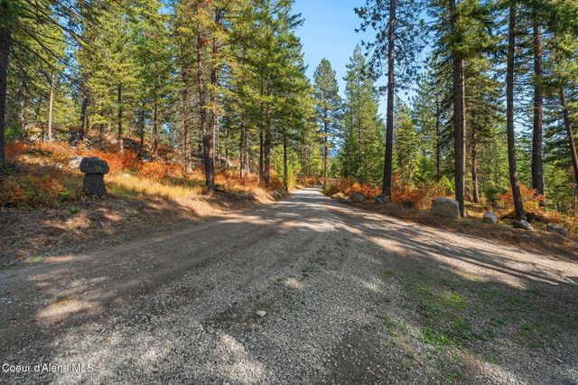 1758 Giles Connection Rd, Bonners Ferry, ID 83805