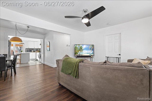 27116 Delton Street, Madison Heights, MI 48071