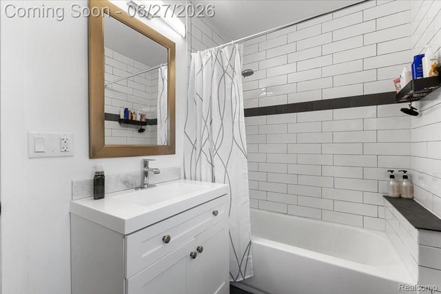27116 Delton Street, Madison Heights, MI 48071