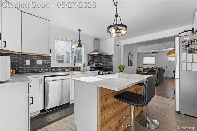27116 Delton Street, Madison Heights, MI 48071