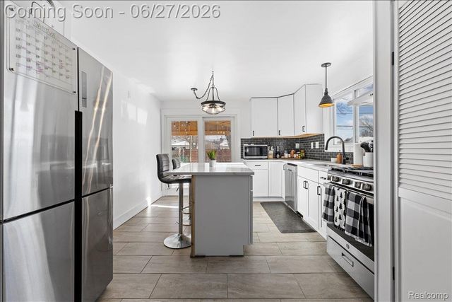 27116 Delton Street, Madison Heights, MI 48071