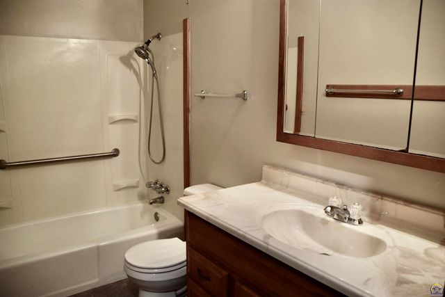 3209 SW 29th TER, Topeka, KS 66614